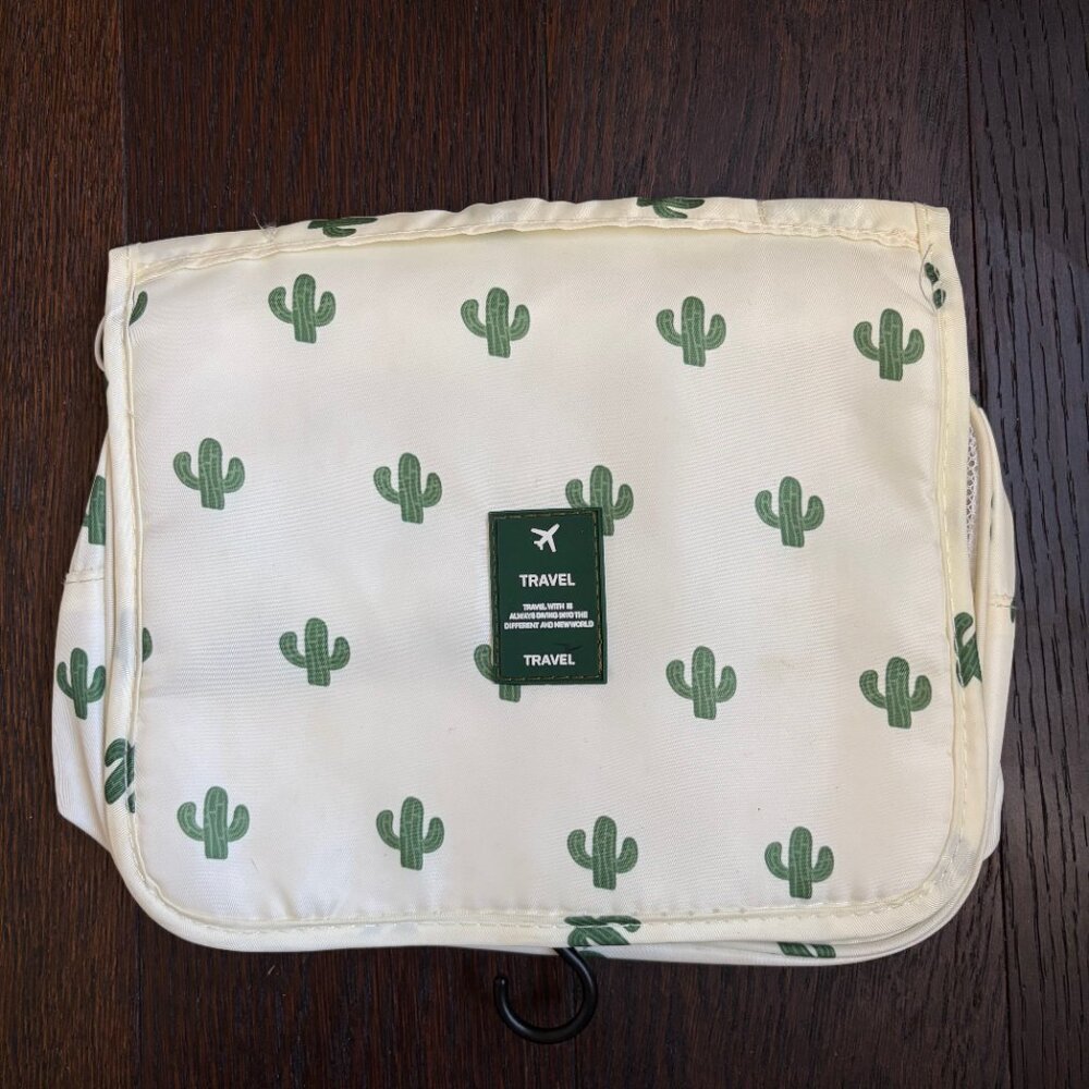 Mossio Hanging Toiletry Bag (White with Cactus Print)